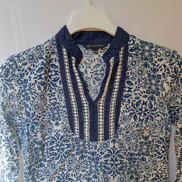 Brooks Brothers 346 Blue White Damask Paisley Tunic Top Lace Trim Split Neck 6 - Picture 2 of 2